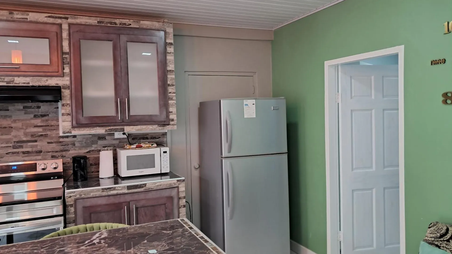 סקרבורו Breadfruit Lodge